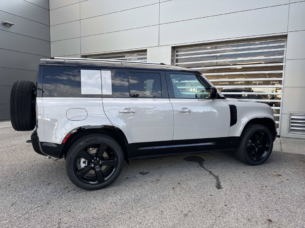 New 2026 Land Rover Defender 110 X-Dynamic SE AWD/4WD image 7