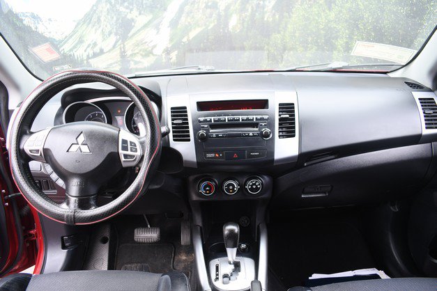 Used 2012 Mitsubishi Outlander SE AWD/4WD image 18