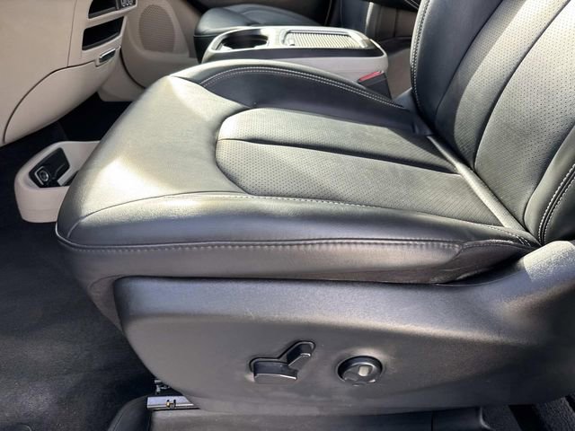 Used 2024 Chrysler Pacifica Touring-L image 17