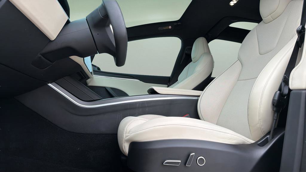 Used 2022 Tesla Model X Plaid image 23