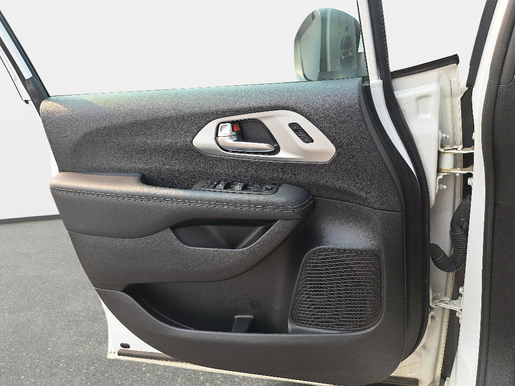 Certified 2023 Chrysler Pacifica Touring-L w/ Uconnect Theater Family Group AWD/4WD image 29