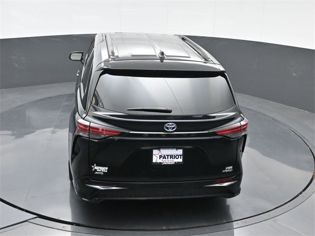 Used 2022 Toyota Sienna XSE image 47