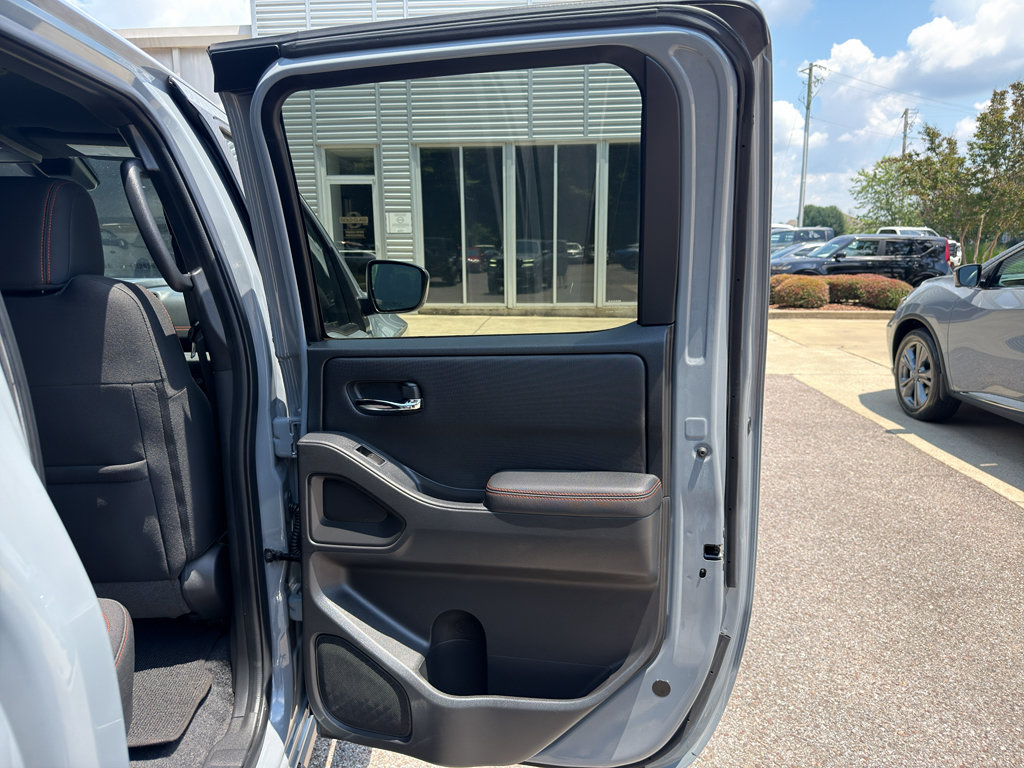 Used 2023 Nissan Frontier Pro-X w/ Tow Package RWD image 13