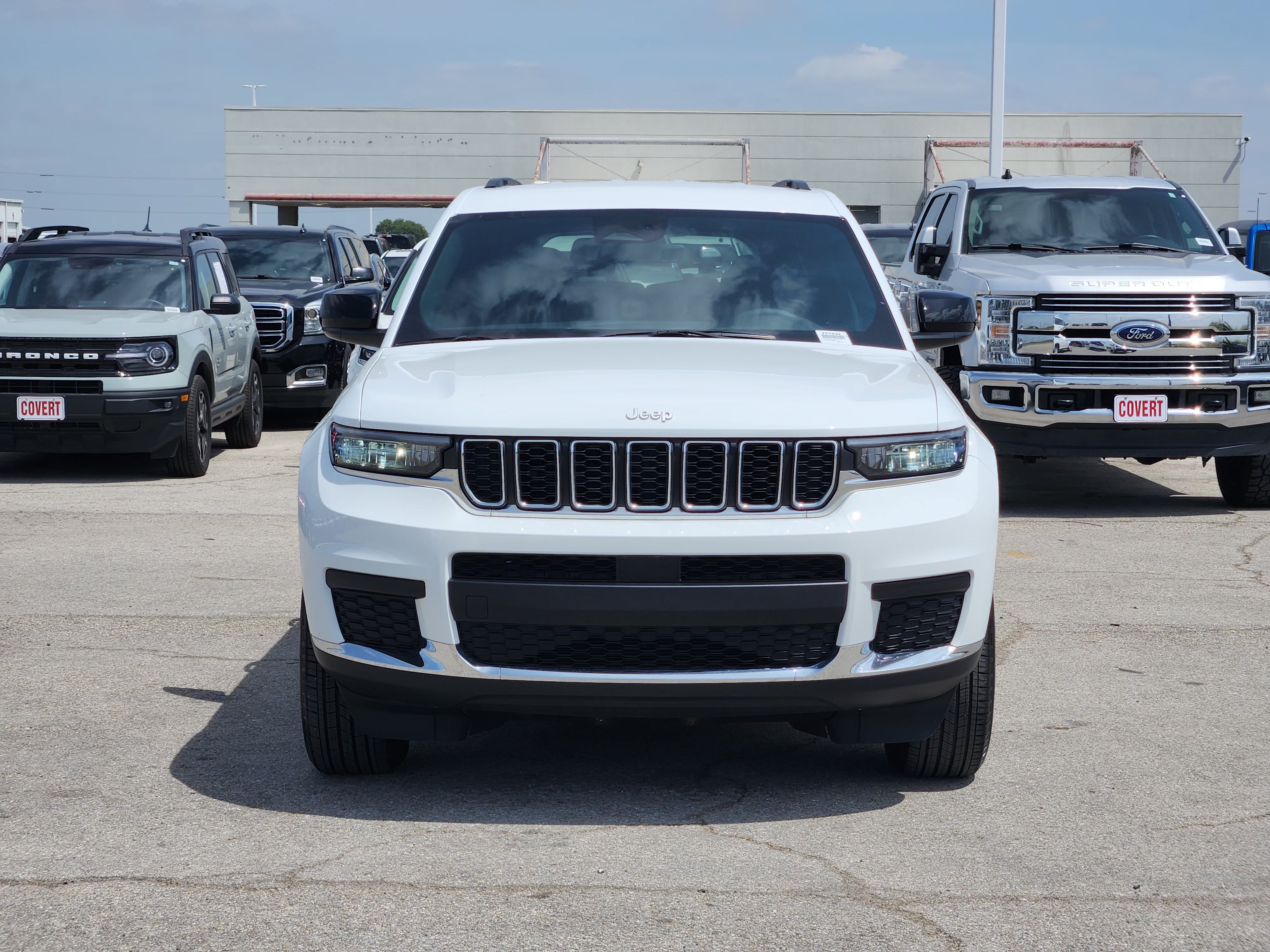 Used 2025 Jeep Grand Cherokee L Laredo w/ Luxury Tech Group I AWD/4WD image 2
