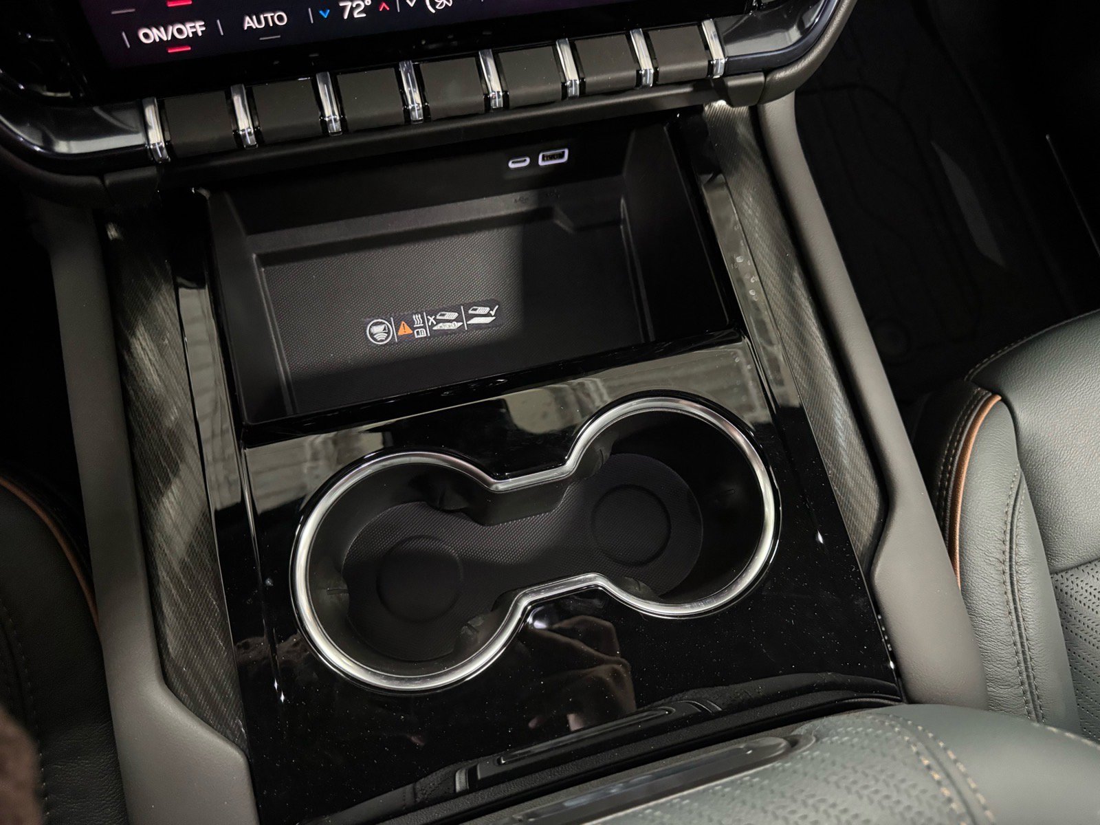 New 2026 GMC Yukon XL AT4 w/ AT4 Premium Plus Package AWD/4WD image 21