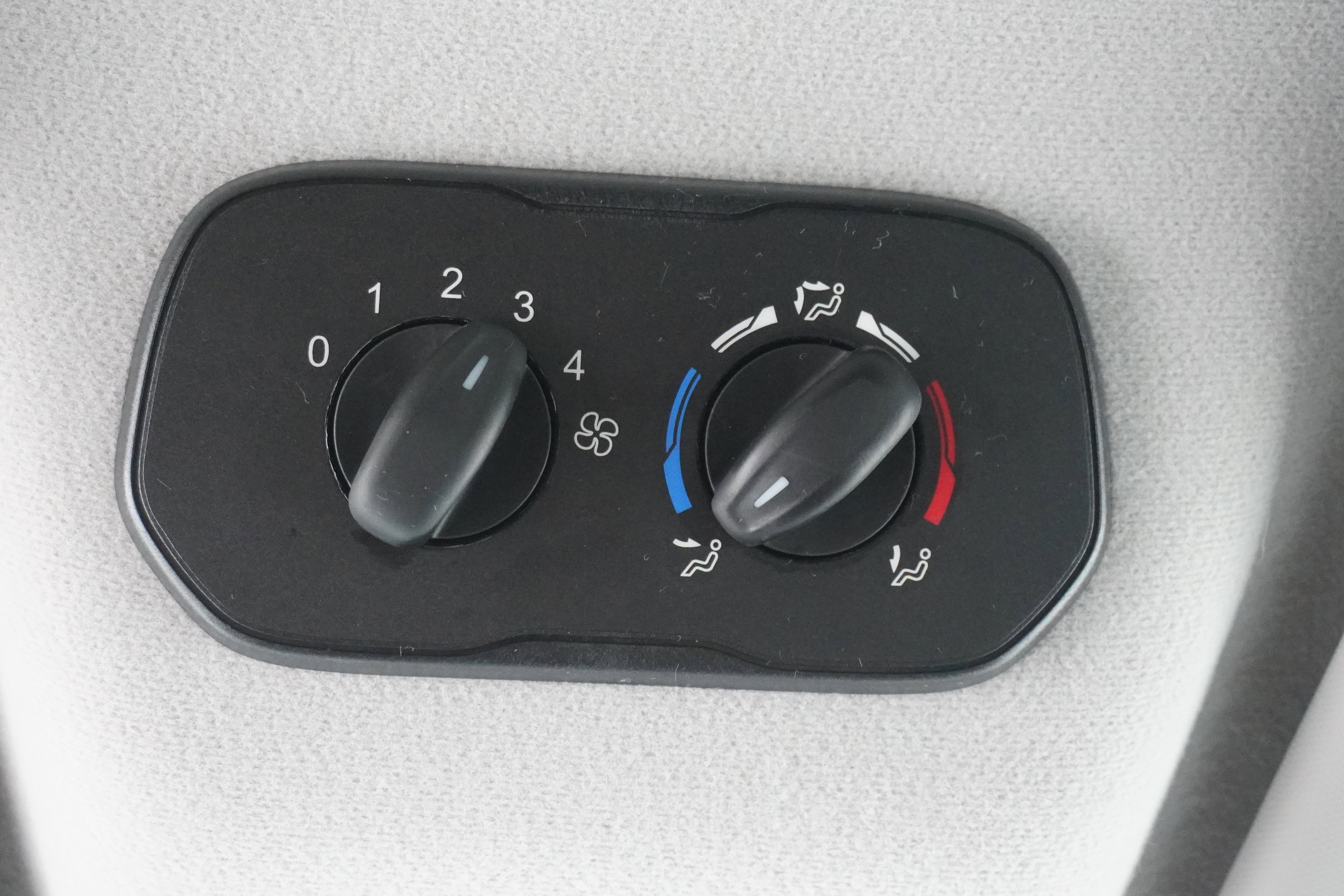 Used 2015 Ford Transit 350 XLT RWD image 17