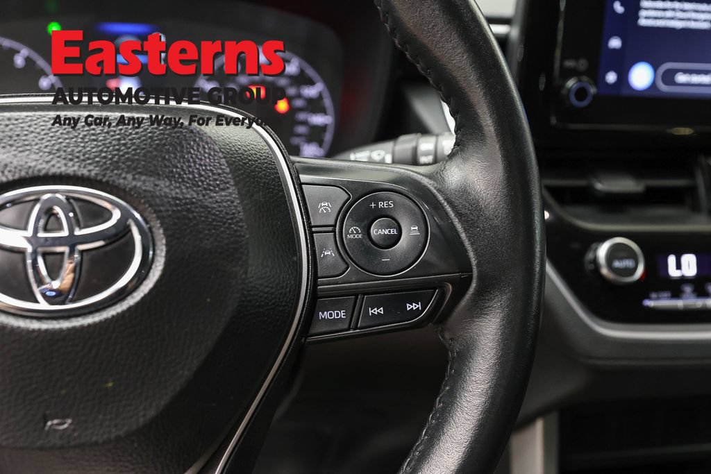 Used 2025 Toyota Corolla Cross LE FWD image 15