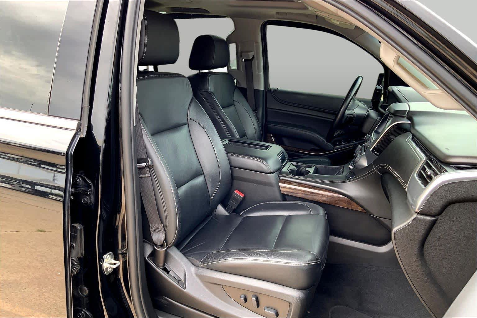 Used 2020 Chevrolet Suburban LT AWD/4WD image 9