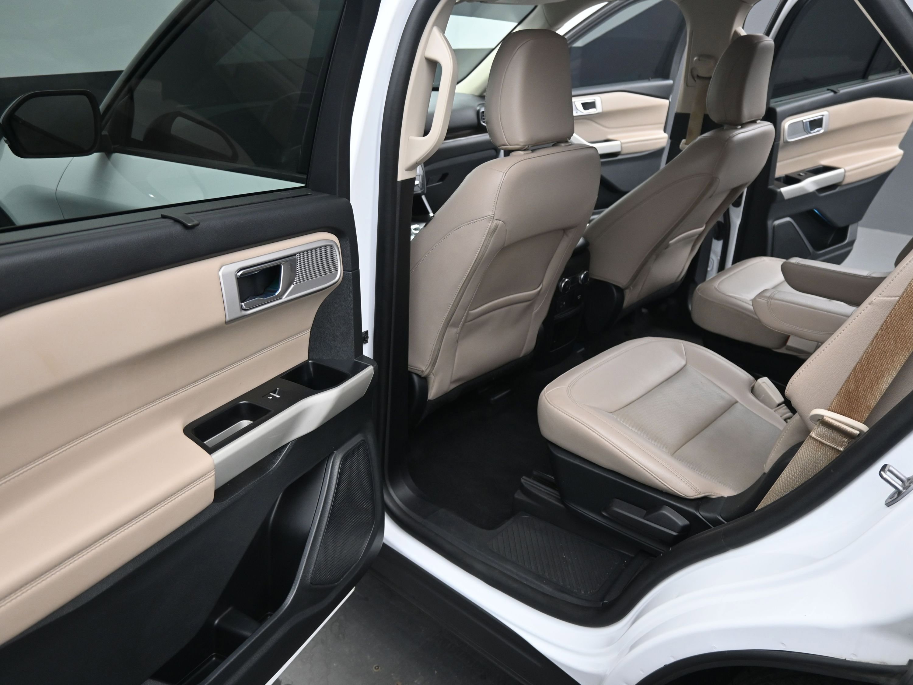 Used 2021 Ford Explorer Limited w/ Equipment Group 301A image 13