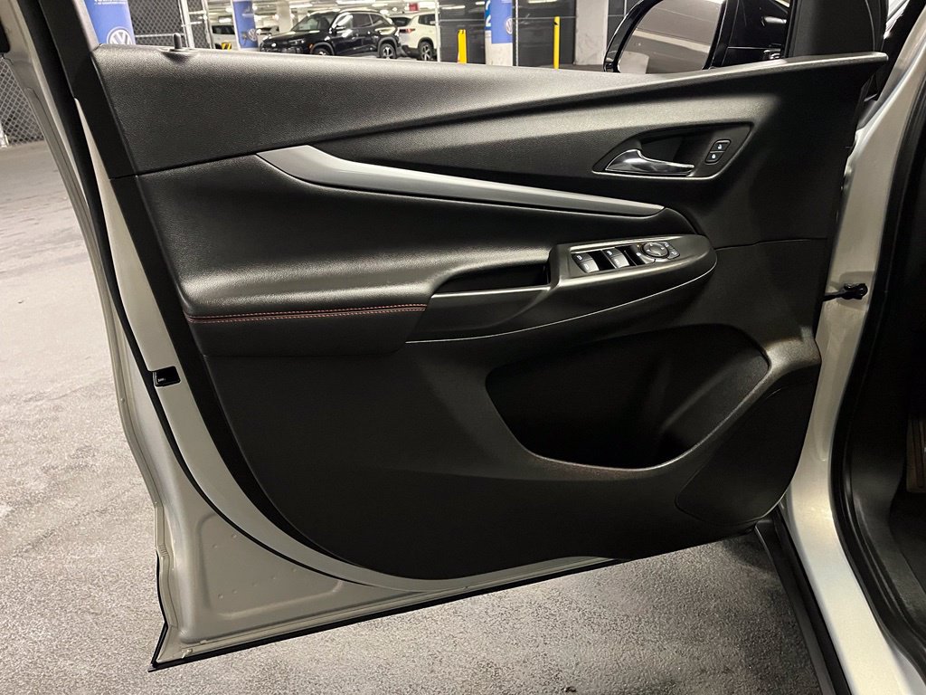 Used 2023 Chevrolet Bolt EUV LT w/ Convenience Package FWD image 17