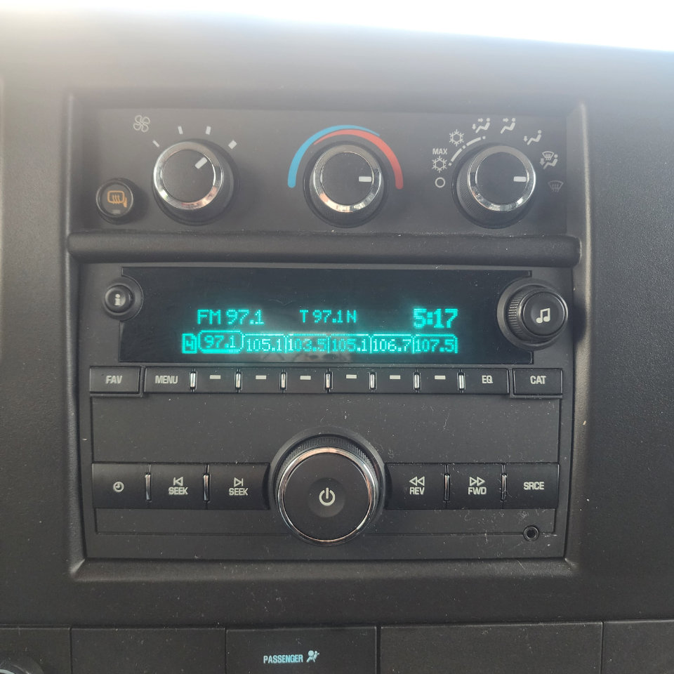 Used 2024 Chevrolet Express 2500 w/ Driver Convenience Package image 9