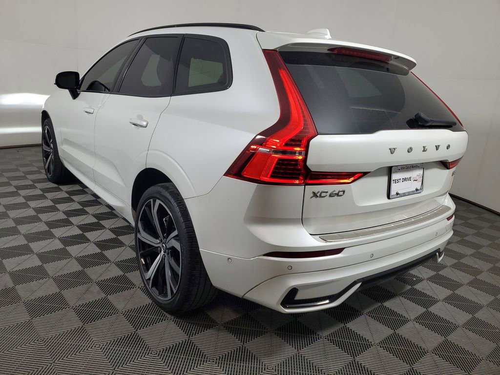 Used 2023 Volvo XC60 B5 Ultimate w/ Climate Package FWD image 4