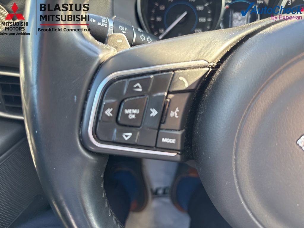 Used 2017 Jaguar XE Premium RWD image 24