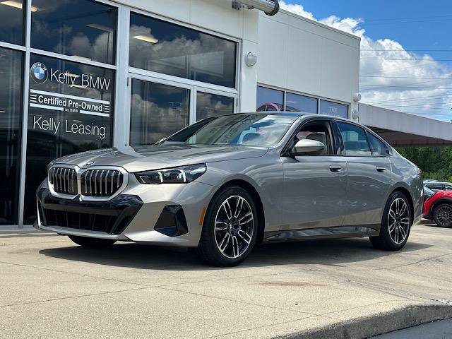 Certified 2025 BMW 530i xDrive AWD/4WD image 4