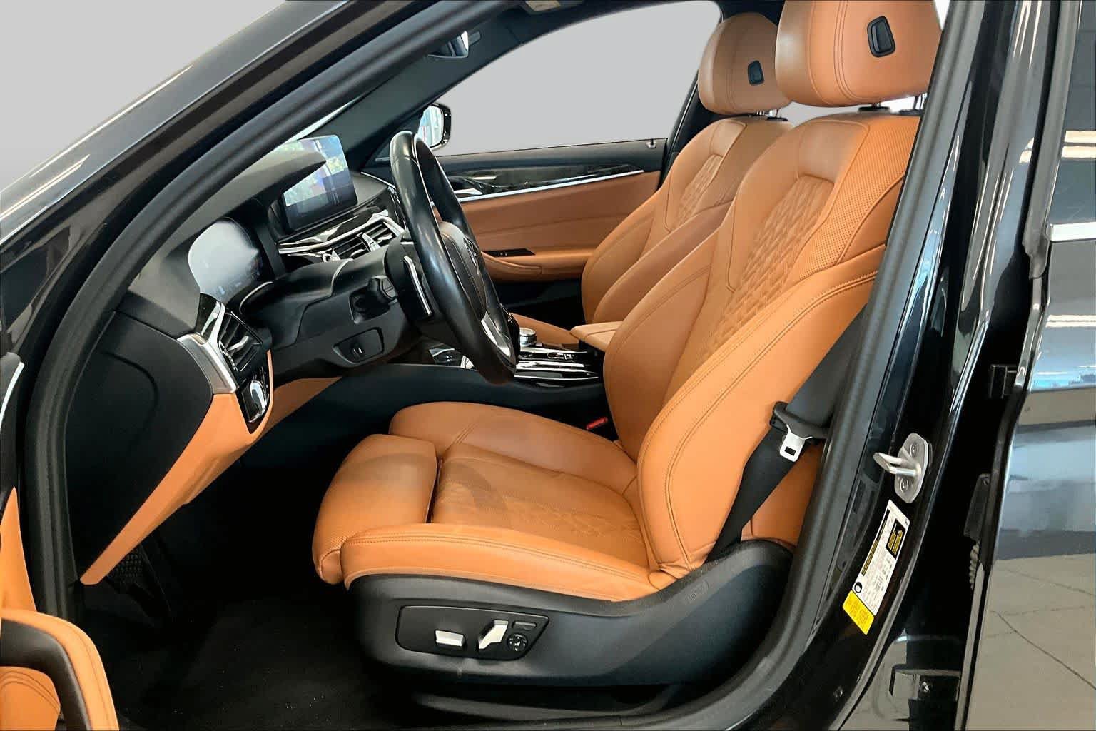 Used 2023 BMW 530i w/ Premium Package RWD image 7