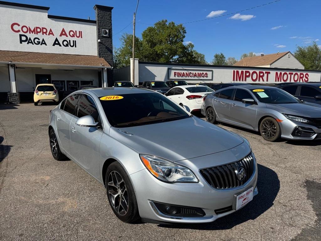 Used 2016 Buick Regal Sport Touring FWD image 3