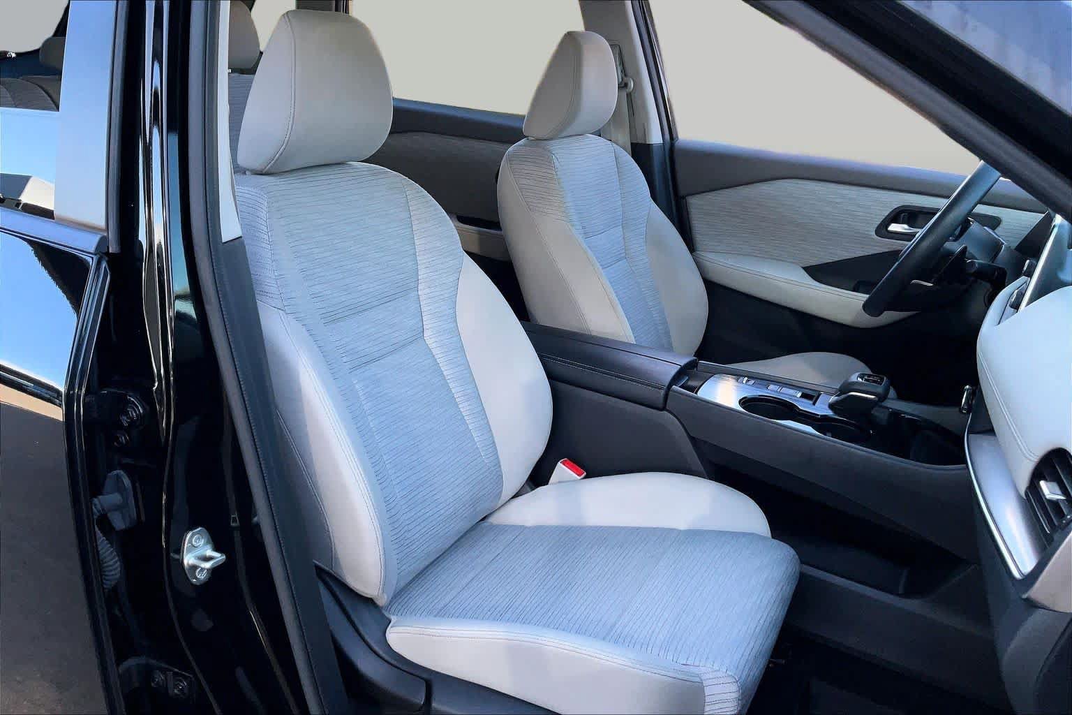 Used 2023 Nissan Rogue SV FWD image 9