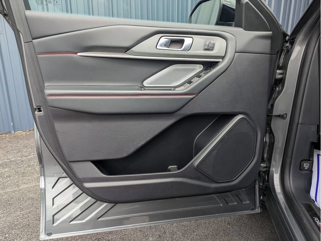 Used 2025 Ford Explorer ST AWD/4WD image 10