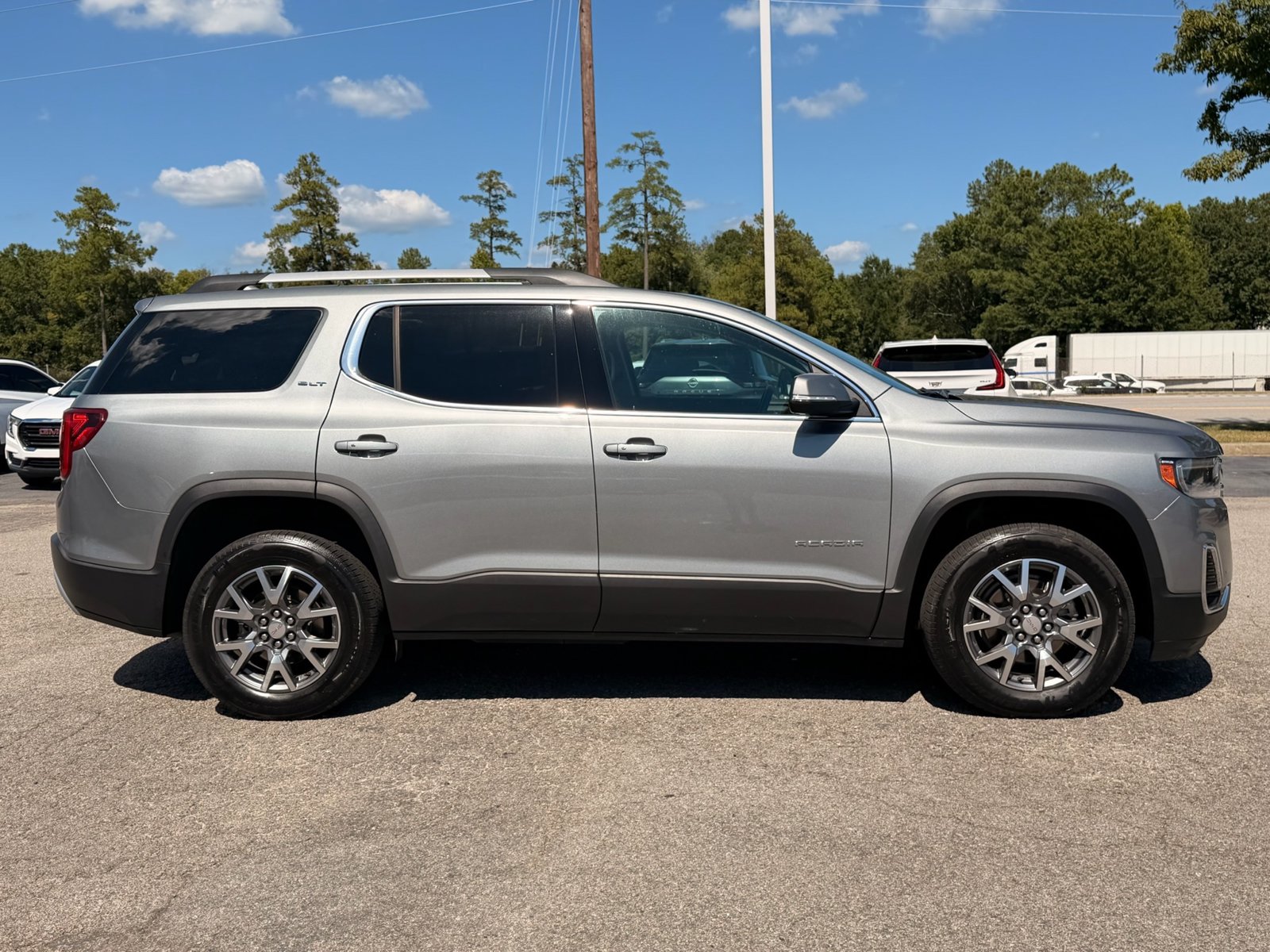 Used 2023 GMC Acadia SLT FWD image 13