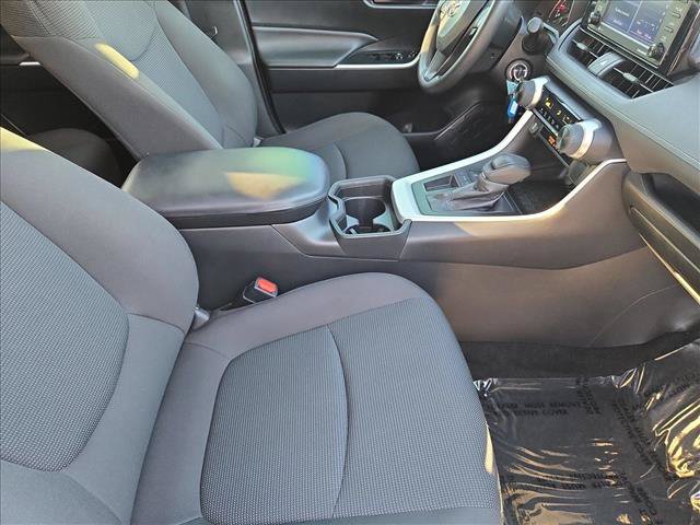Used 2021 Toyota RAV4 LE FWD image 19