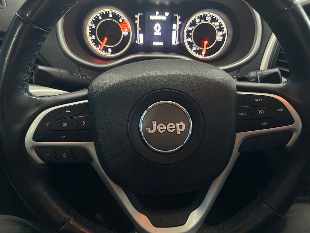 Used 2018 Jeep Cherokee Latitude Plus w/ Cold Weather Group image 18