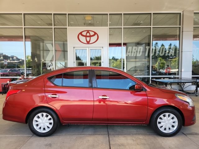 Used 2018 Nissan Versa SV FWD image 3