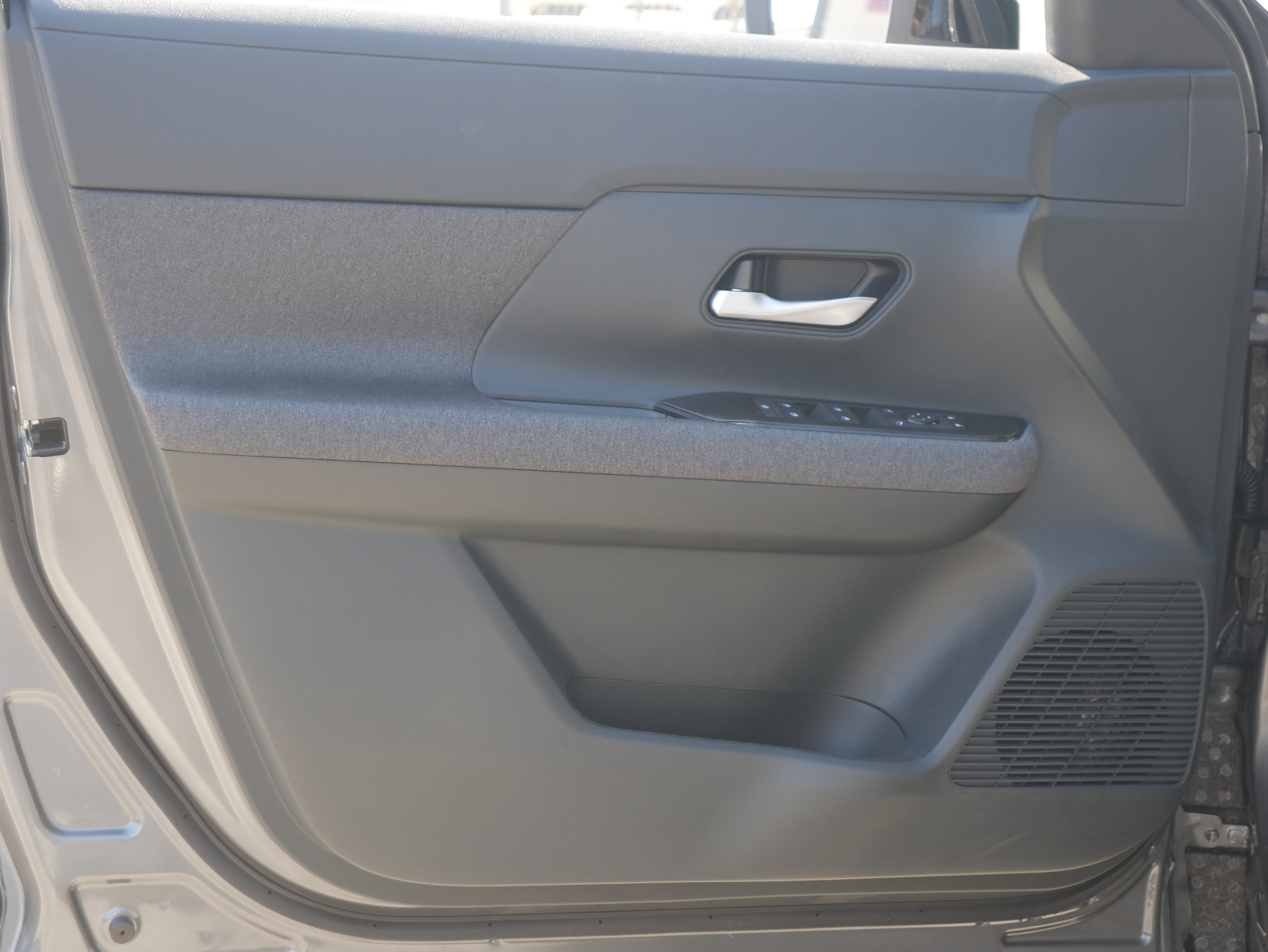 New 2026 Nissan Kicks SV w/ SV Premium Package image 28