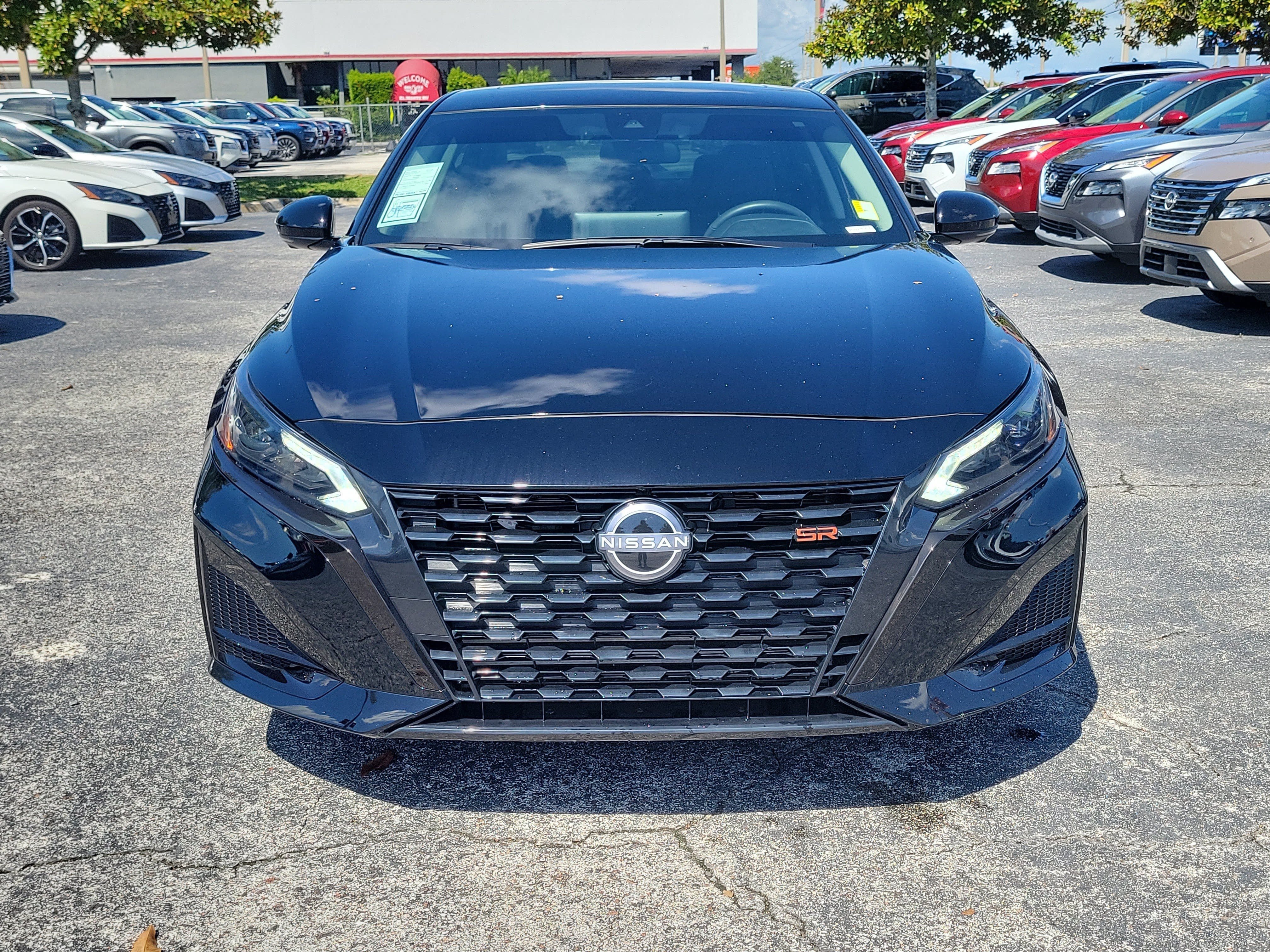 Certified 2024 Nissan Altima 2.0 SR FWD image 2