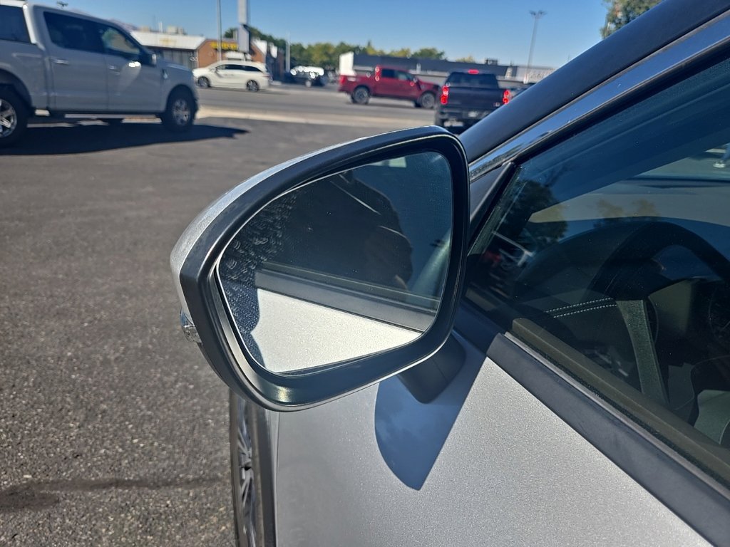 Used 2022 Nissan Rogue SV AWD/4WD image 32