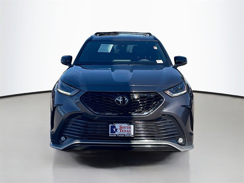 Used 2023 Toyota Highlander XSE image 2