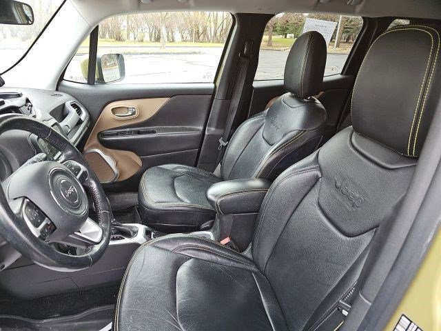 Used 2015 Jeep Renegade Latitude w/ Cold Weather Group II image 16