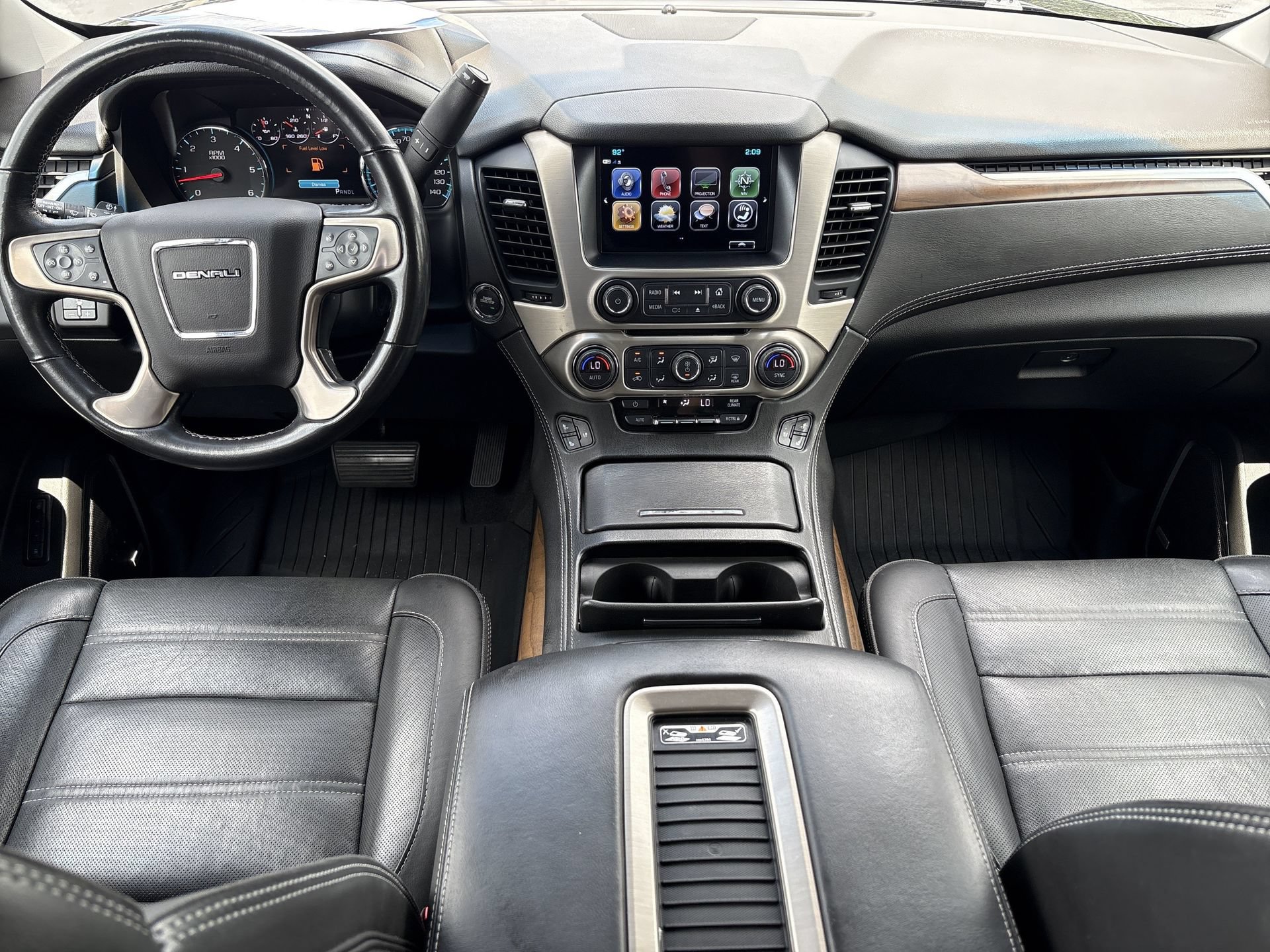 Used 2020 GMC Yukon Denali AWD/4WD image 2