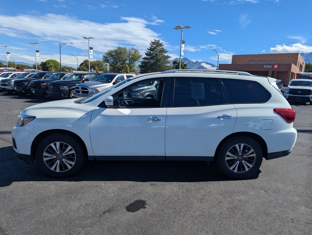Used 2017 Nissan Pathfinder SV AWD/4WD image 8