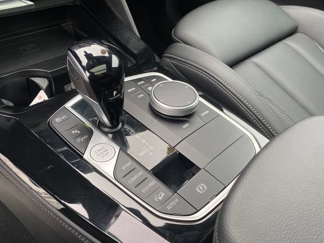 Used 2025 BMW X4 xDrive30i AWD/4WD image 14