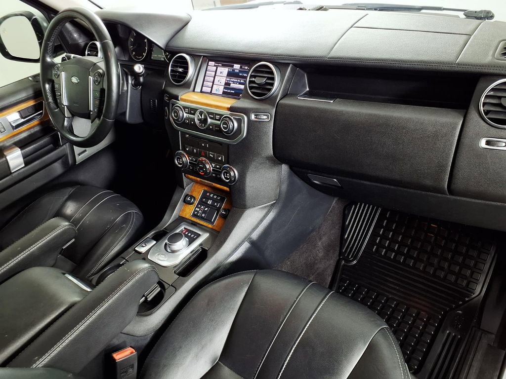Used 2015 Land Rover LR4 HSE AWD/4WD image 13
