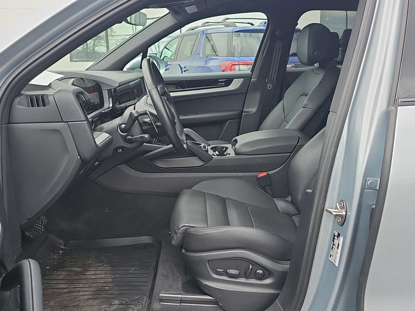 Used 2024 Porsche Cayenne image 6