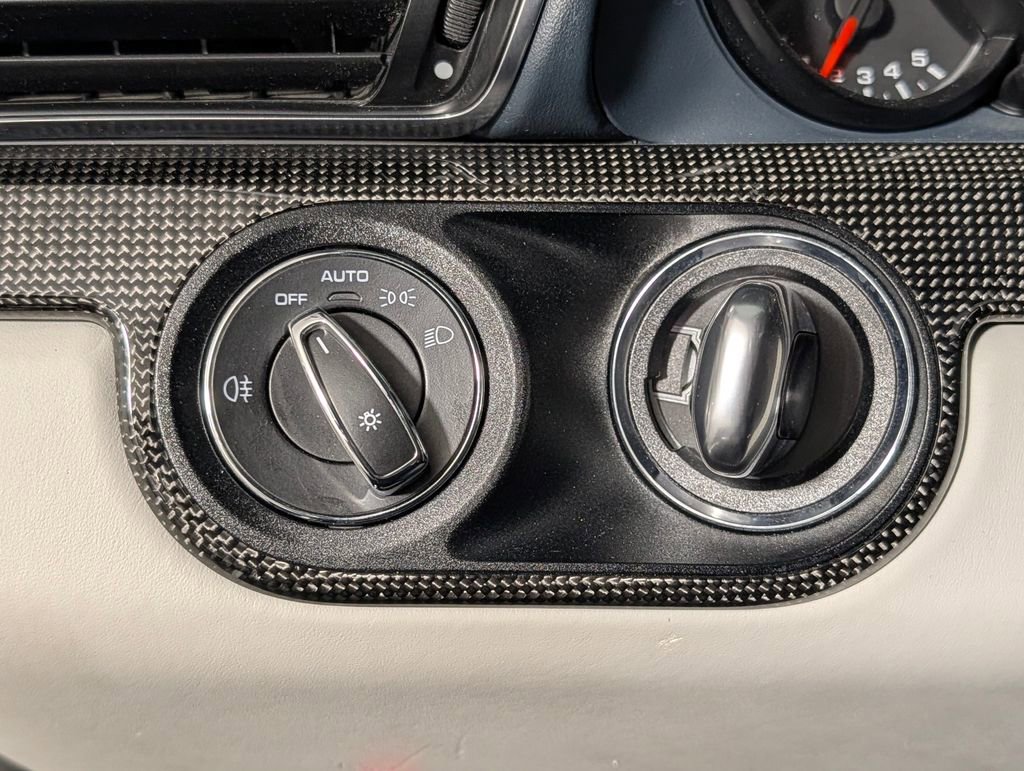 Certified 2019 Porsche 911 Turbo S image 32