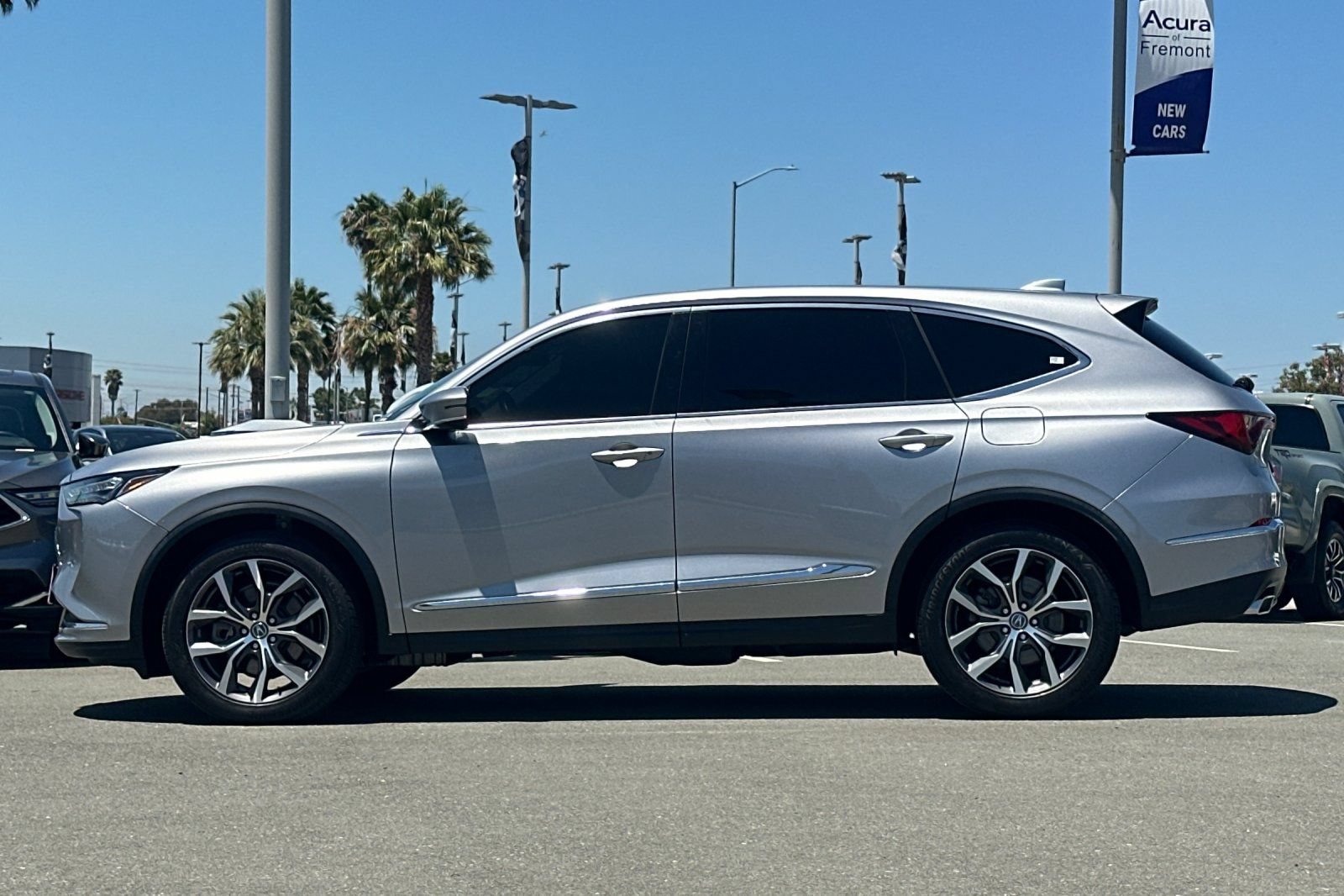 Used 2022 Acura MDX SH-AWD w/ Technology Package image 8