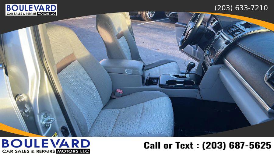 Used 2012 Toyota Camry L image 15