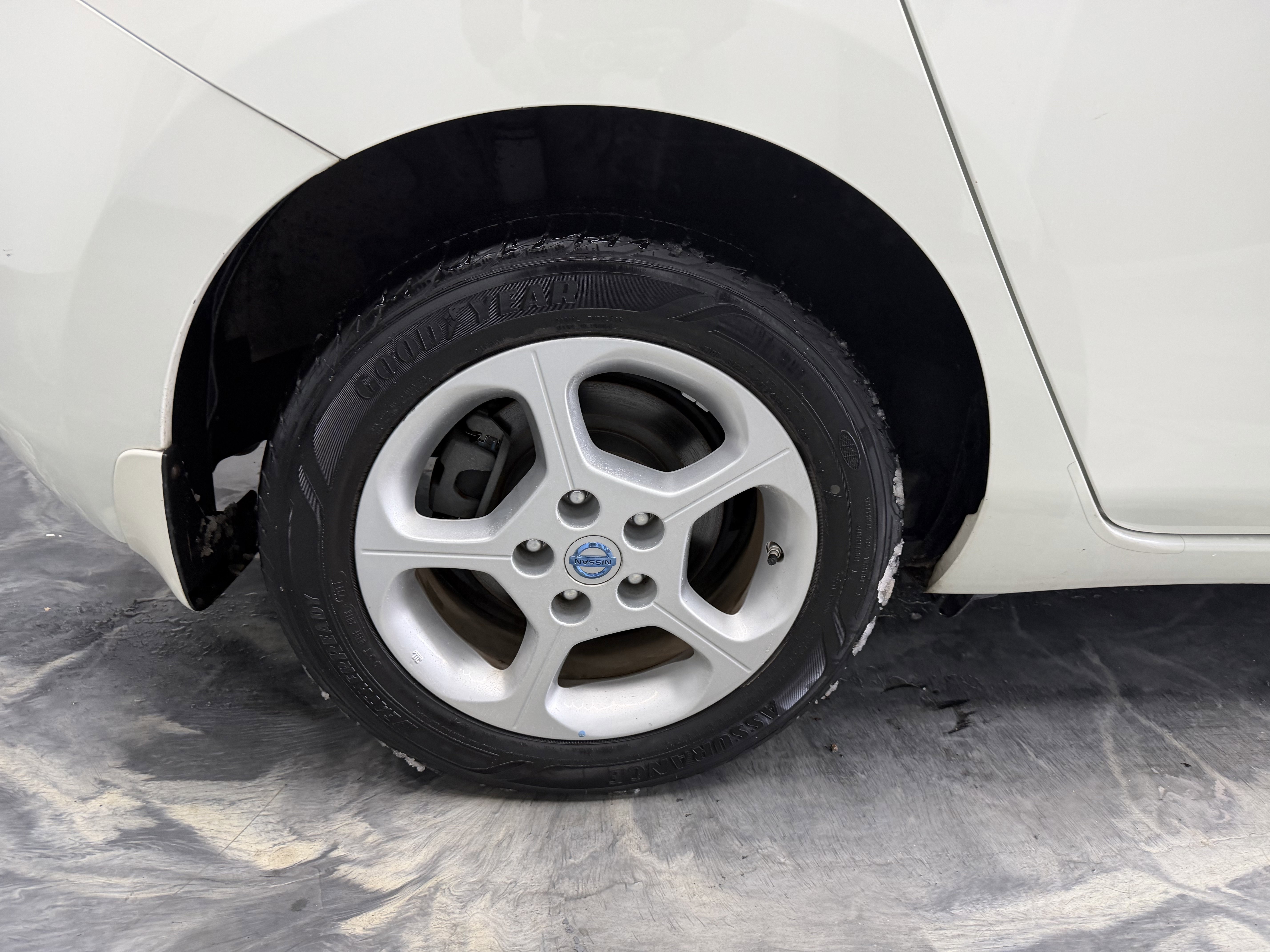 Used 2012 Nissan Leaf SV image 24