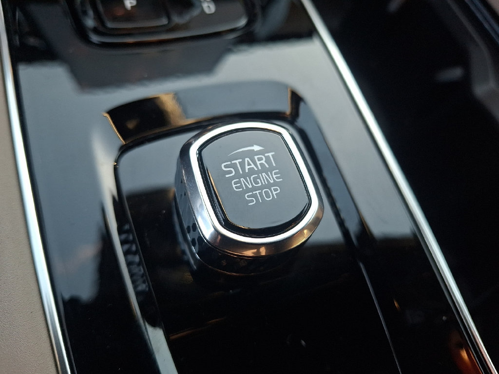 New 2027 Volvo XC90 B6 Plus AWD/4WD image 17