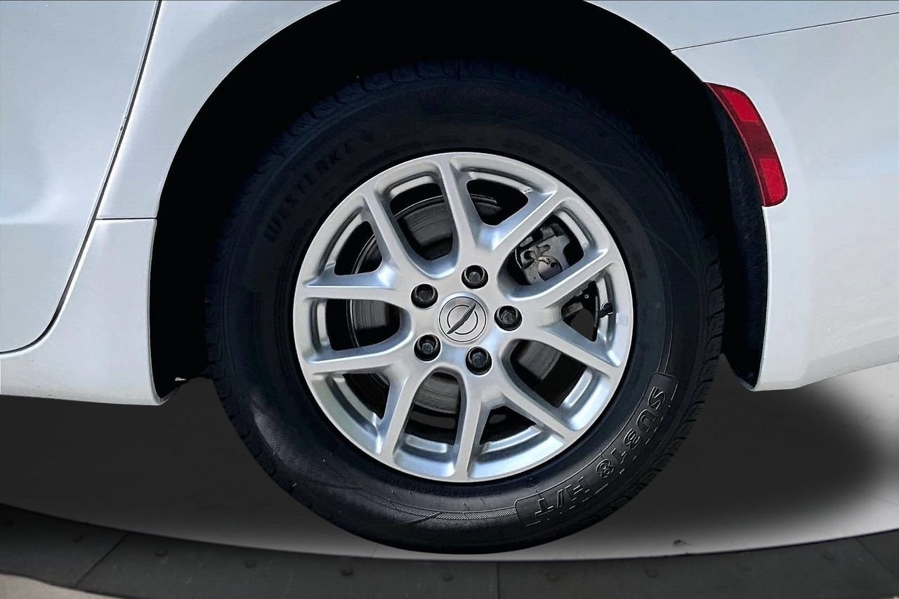 Certified 2023 Chrysler Pacifica Touring-L FWD image 34