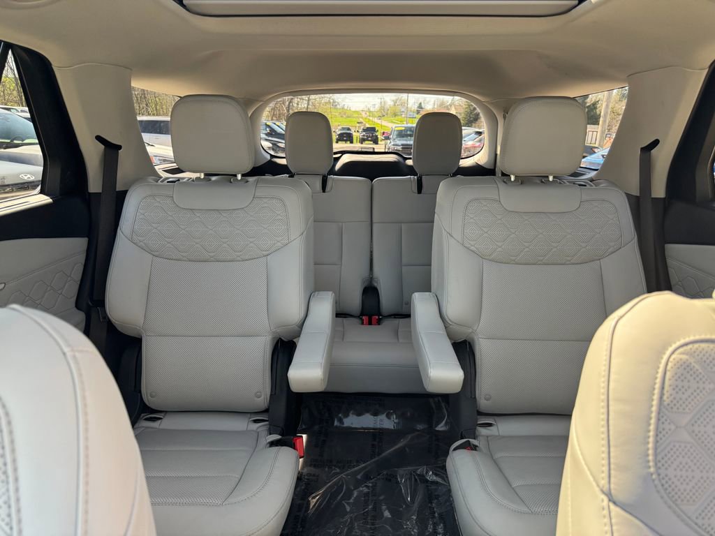 Used 2025 Ford Explorer Platinum w/ LUX Leather Package AWD/4WD image 23