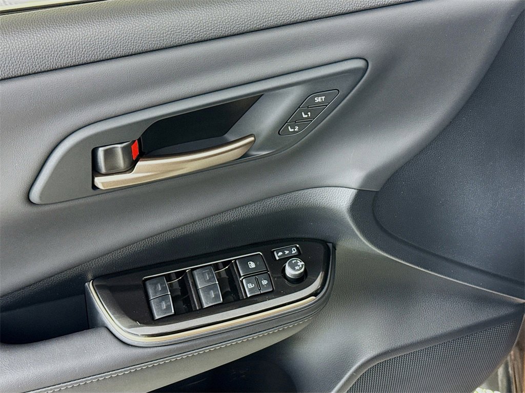 Used 2025 Toyota Crown Platinum image 19