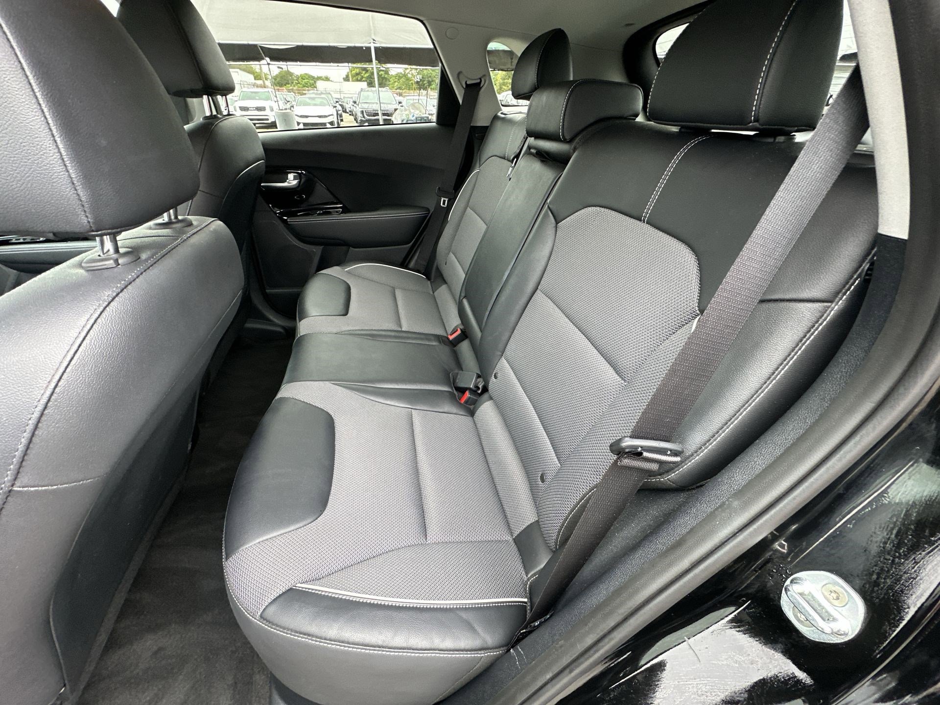 Used 2022 Kia Niro EX image 26