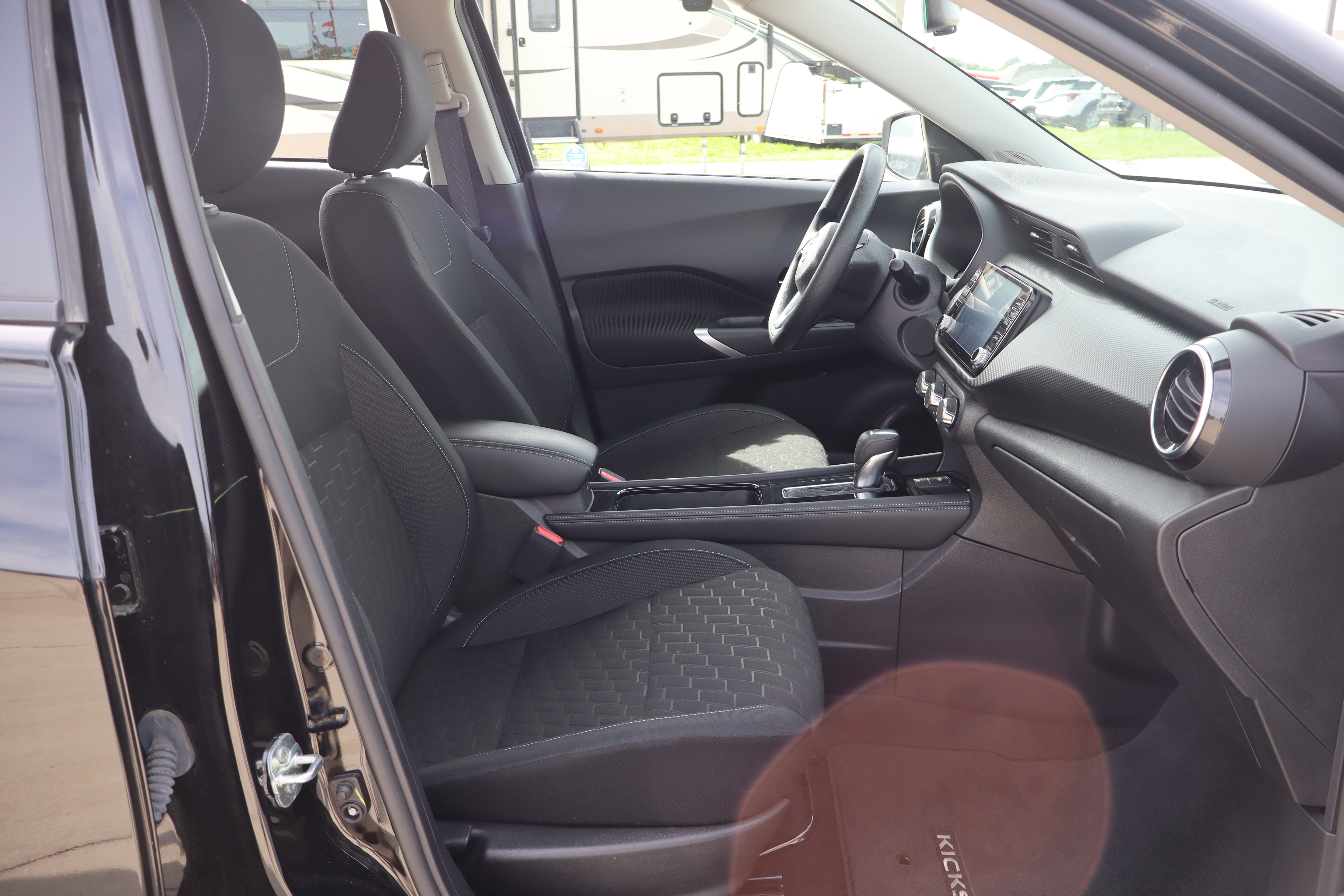 Used 2023 Nissan Kicks SV w/ Interior Electronics Package FWD image 13