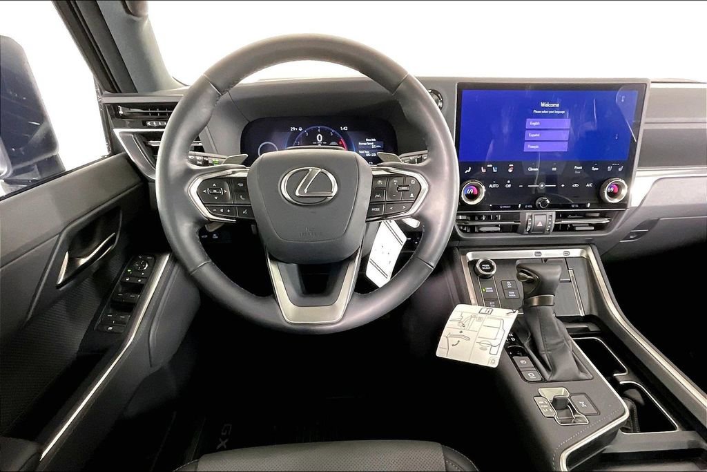 Used 2025 Lexus GX 550 image 7