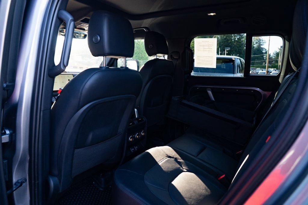Used 2023 Land Rover Defender 130 X-Dynamic SE image 20