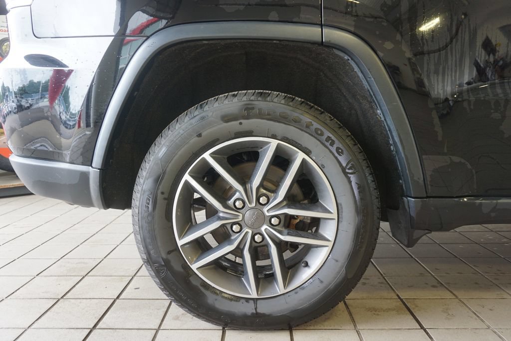 Used 2019 Jeep Grand Cherokee Limited AWD/4WD image 18