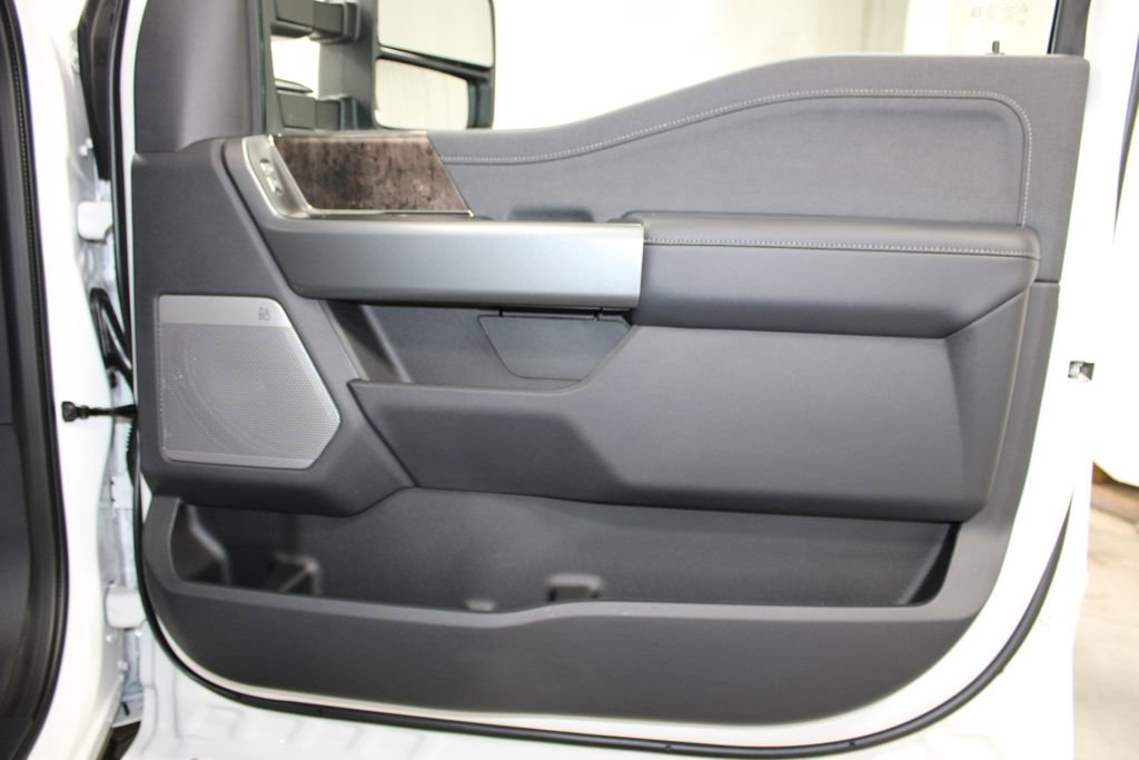 New 2026 Ford F250 Lariat w/ Black Appearance Package image 40